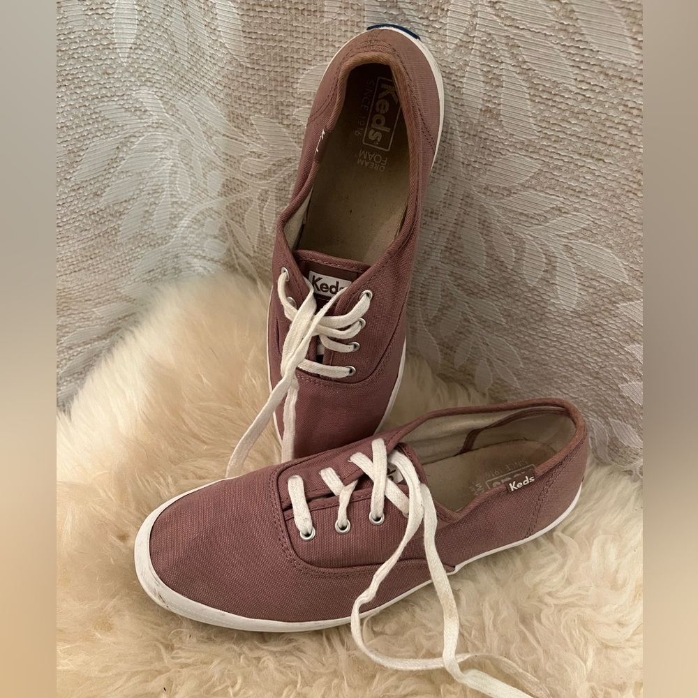 Keds Women's Champion Canvas Lace Up Tennis Shoe Mauve (size 8)